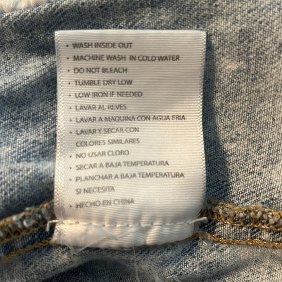 KanCan Distressed Light Denim Jacket Size L - Picture 10 of 10